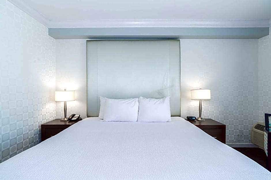 Sandman Hotel & Suites Kelowna