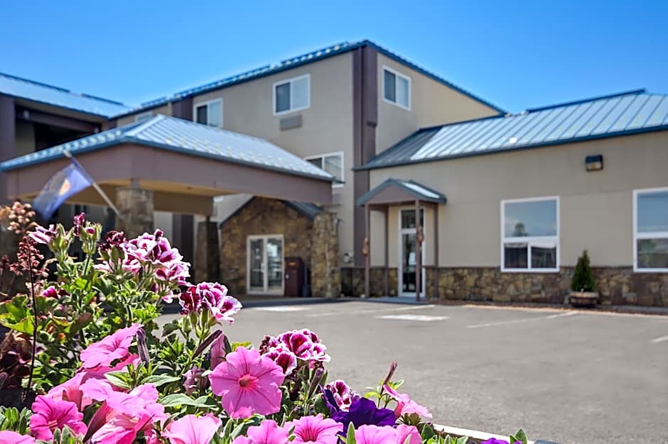Yellowstone West Gate Hotel