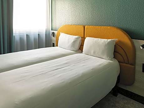 Standard Room with 2 Single Beds