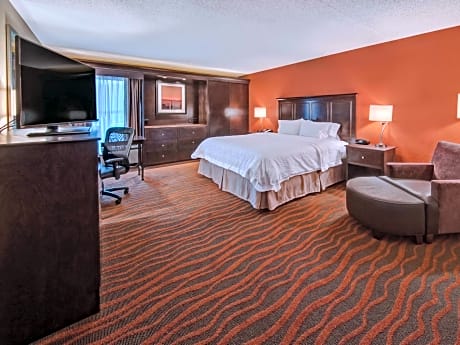 1 King W/Whirlpool Nonsmoking