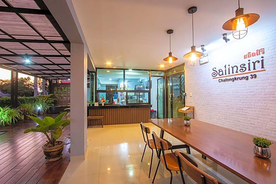 Salinsiri at ladkrabang