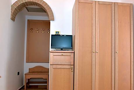 Economy Double Room (French Bed)