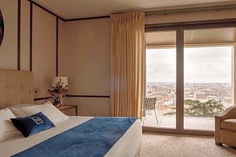 Deluxe Double or Twin Room with City View