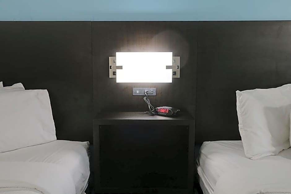 Travelodge by Wyndham Calhoun South I-75