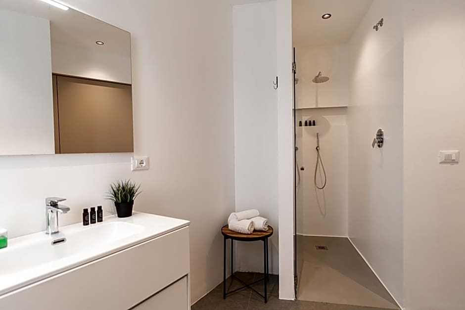 Amare Suite & Apartments
