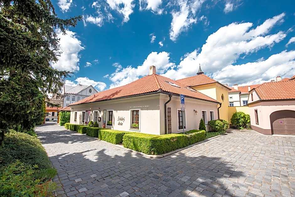 Hotel Octarna - Free On-site Parking
