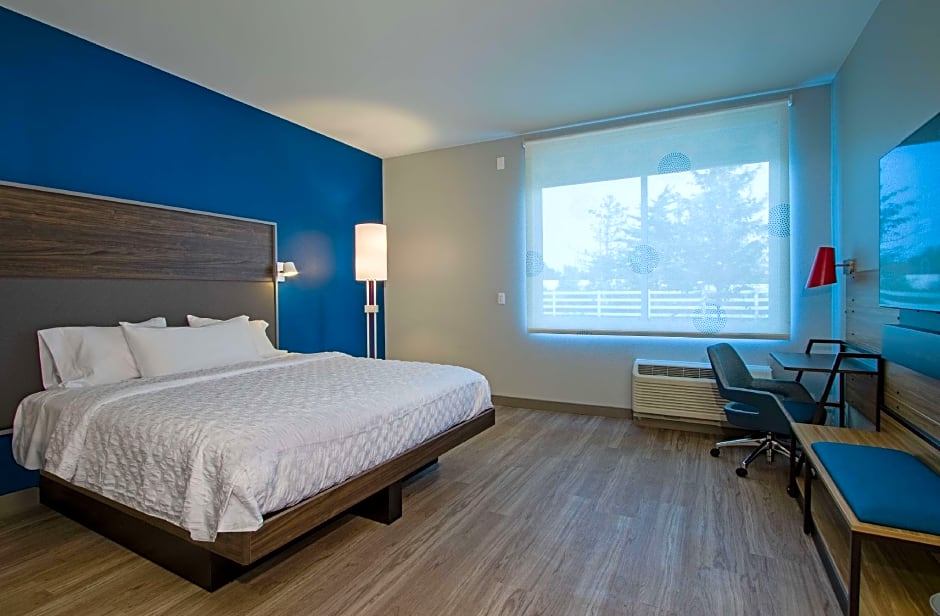 Photo 1 of 4 of 1 King Bed, Hearing/Mobility Accessible, Roll in Shower