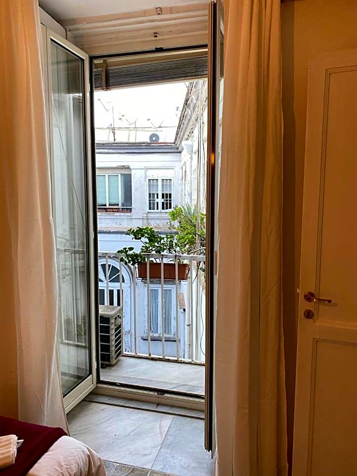 Rooms in San Domenico Maggiore 3