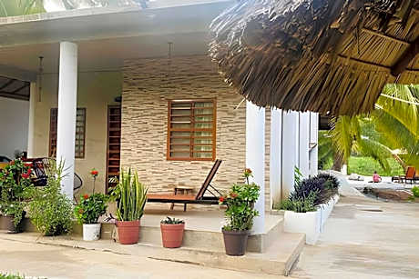 Casa Las Palmas Playa La Saladita