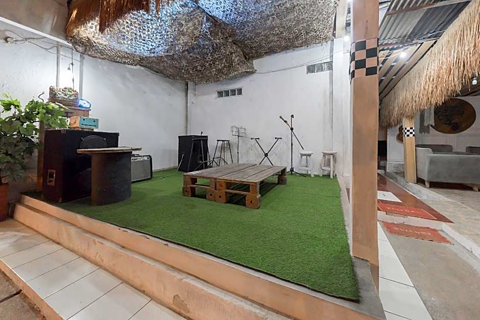 RedDoorz near Terminal Pasir Hayam Cianjur