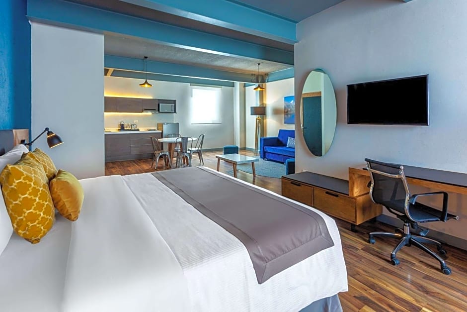 TRYP by Wyndham San Luis Potosi Hotel & Suites