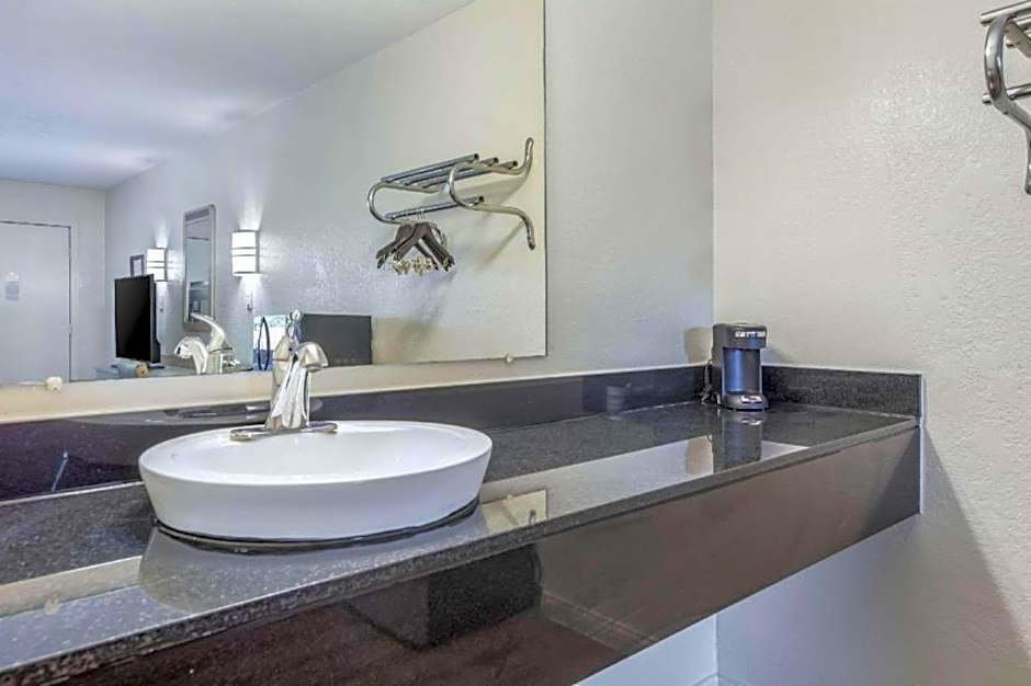 Quality Inn & Suites Columbus West