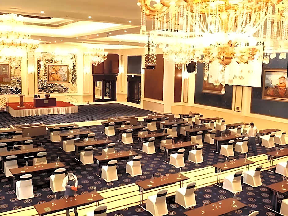 Mayfair Waves Resort