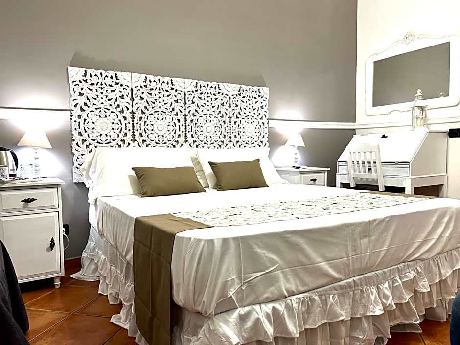 MILUAR - centro storico - lungo la via della Musica