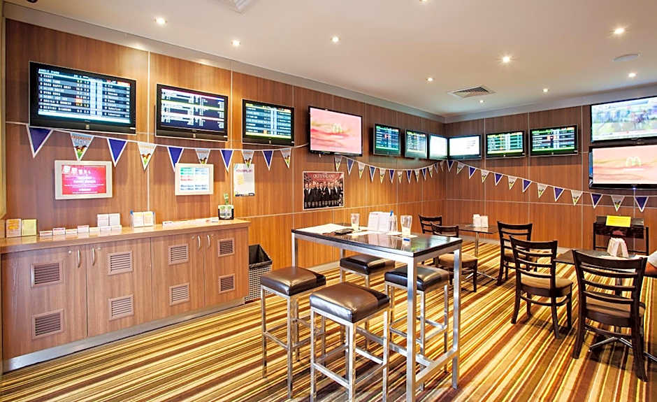 Nightcap at Dalrymple Hotel