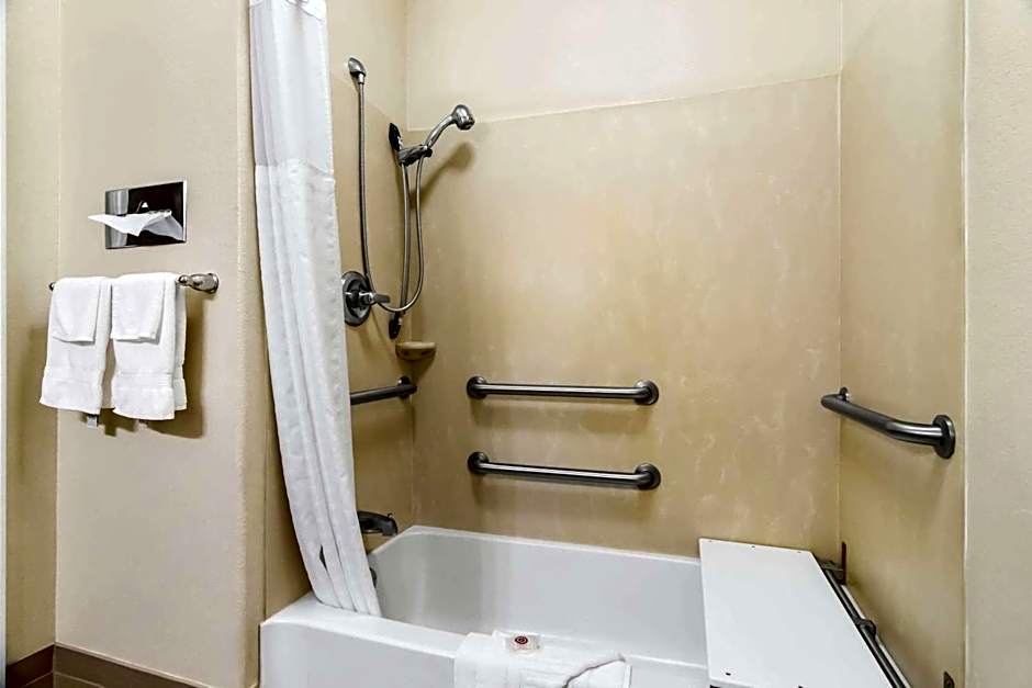 Comfort Inn Hebron-Lowell Area