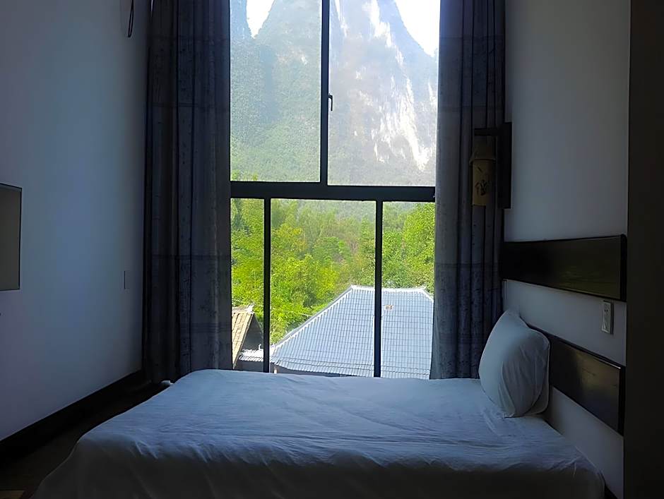 Yellow Cloth Reflection Inn