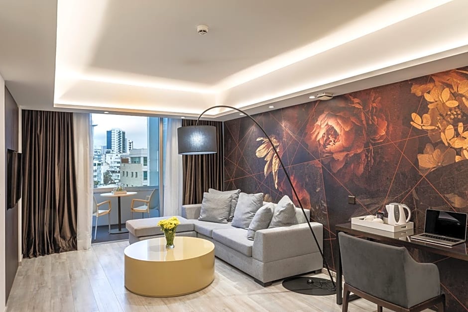 Almond Business Hotel