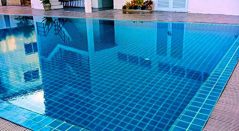 Mayflower Grande Suite Hotel