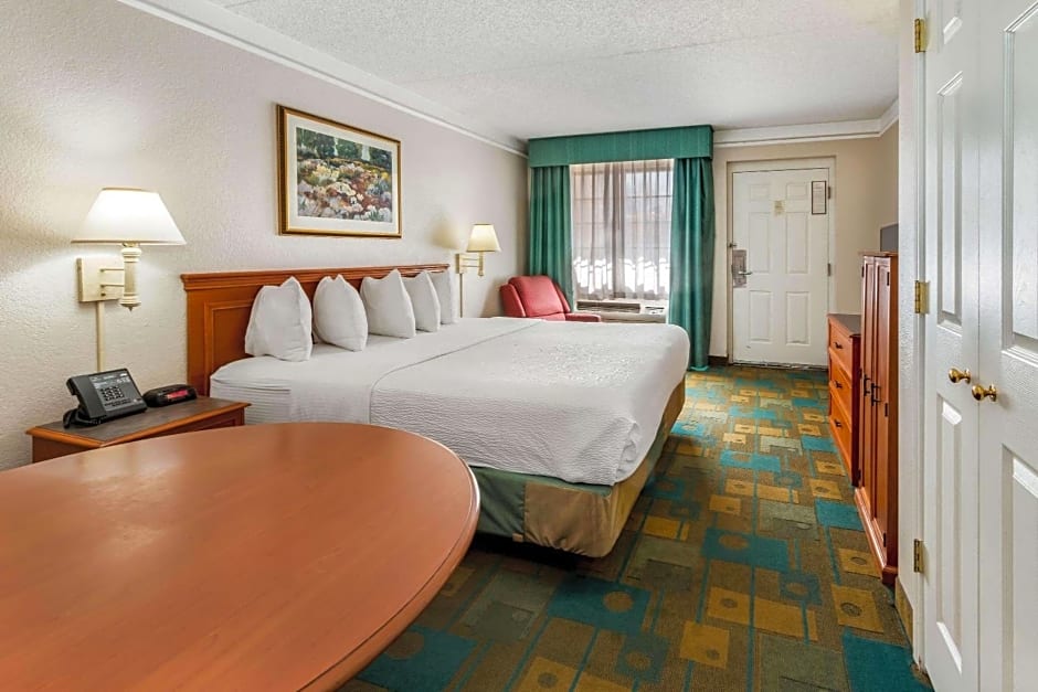 La Quinta Inn & Suites by Wyndham Albuquerque Northeast