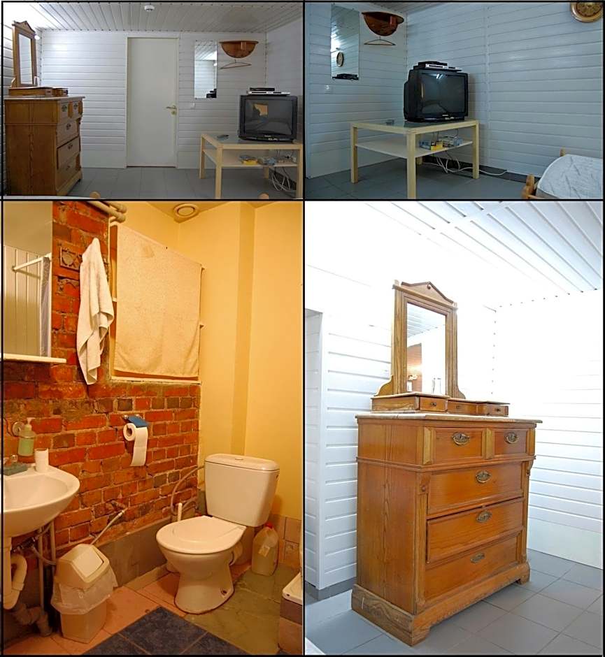Economy Twin Room with Shared Bathroom — 3 fotoğraftan 1. fotoğraf