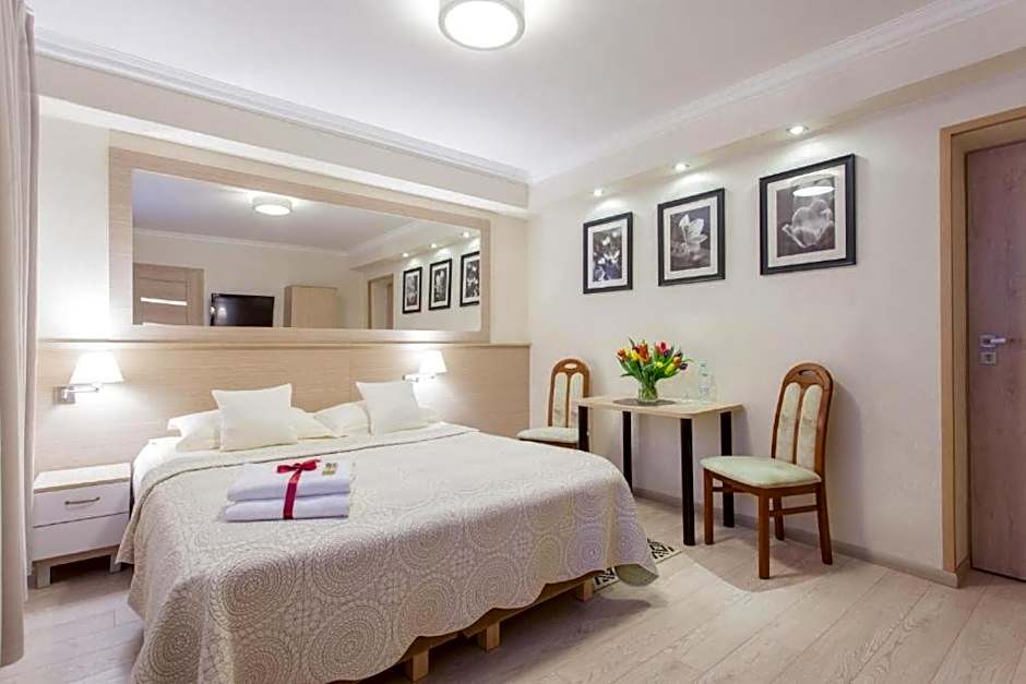 Villa Anna - Noclegi Rooms - FREE parking, taras, 1500m do Starówki