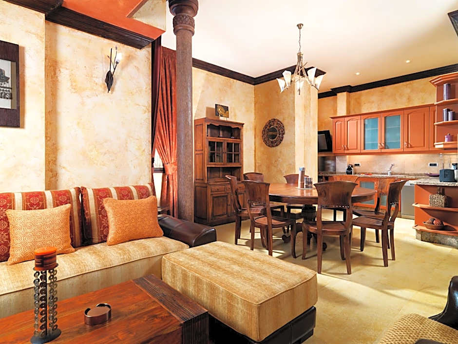 Regency Country Club, Apartments Suites