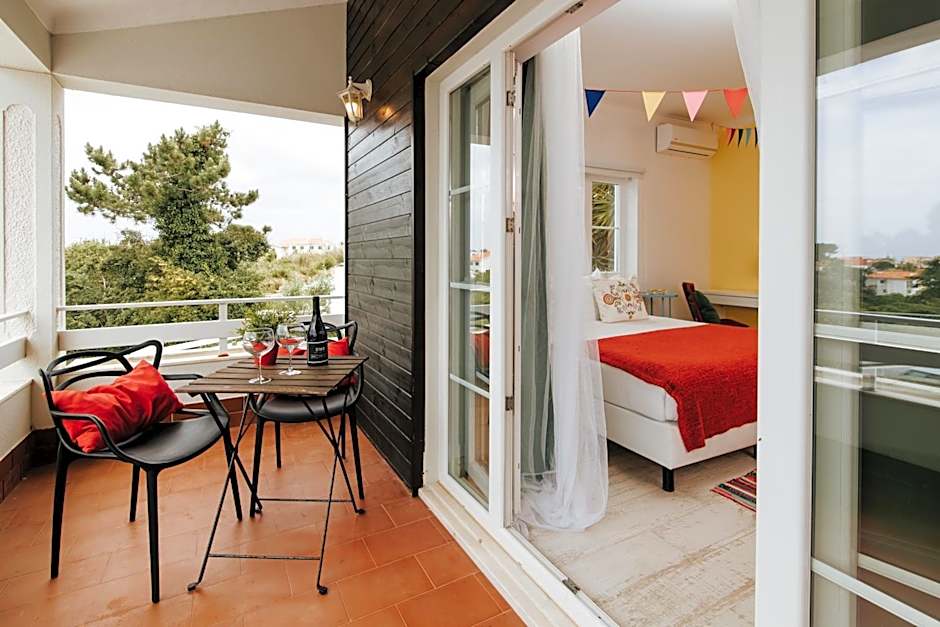 Photo 1 of 5 of Deluxe 1 King Bed Suite, Partial Sea View