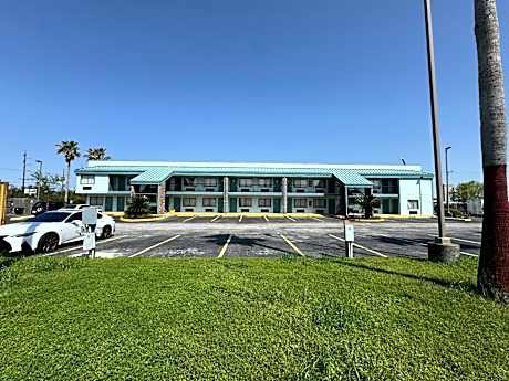 Nola Inn & Suites