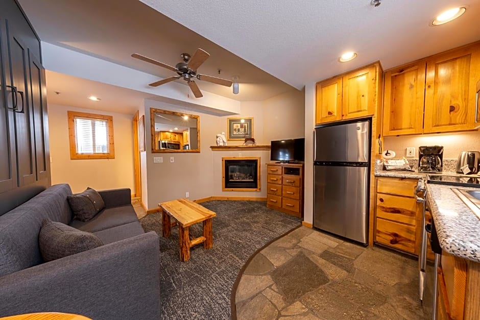 Red Wolf Lakeside Lodge