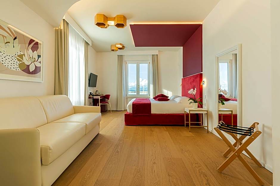 Photo 1 of 7 of Junior Suite, Bathtub, Sea View