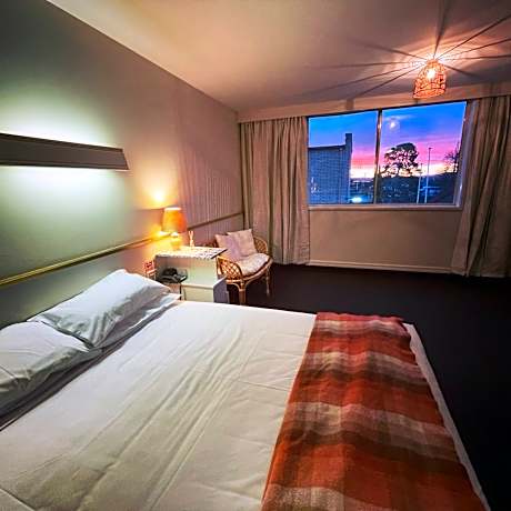 Studio Self Contained