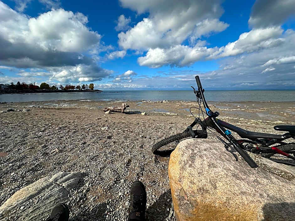 Beautiful tranquil centrally located condo