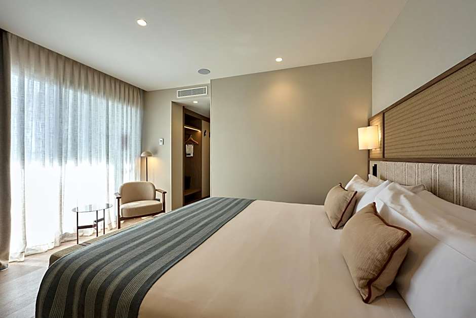 Photo 1 of 5 of Deluxe Double Room with Balcony and Sea View