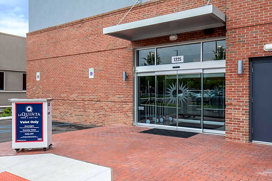 La Quinta Inn & Suites by Wyndham Chattanooga Downtown/South