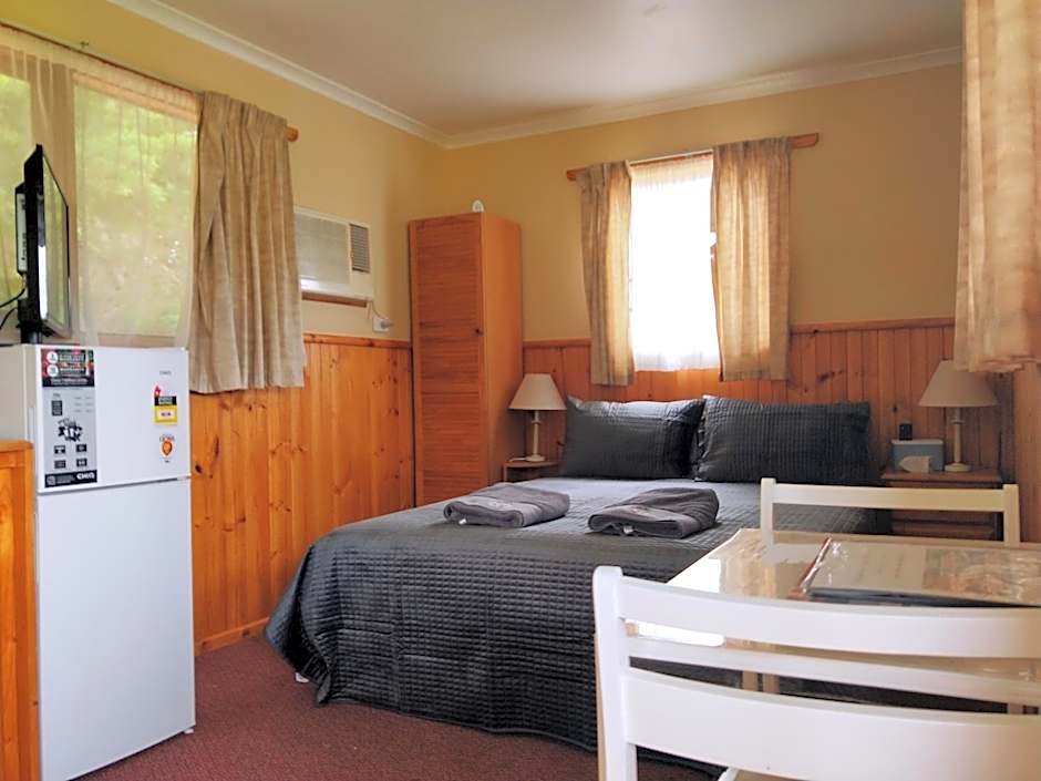Twelve Apostles Motel & Country Retreat