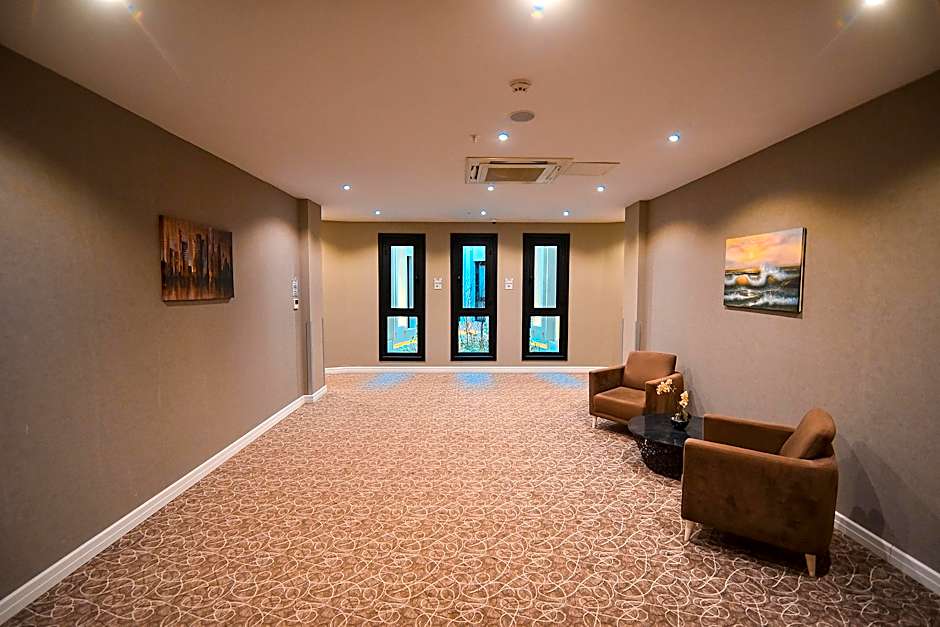 Royal Comfort Hotel
