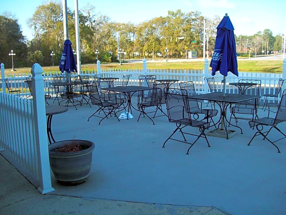 Days Inn by Wyndham Savannah Airport