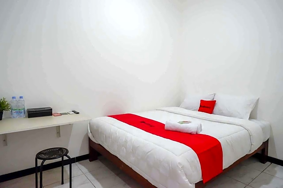 RedDoorz near GOR Jatidiri Semarang