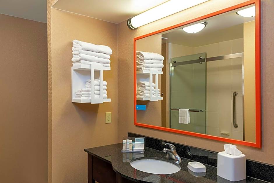 Hampton Inn By Hilton & Suites Marshalltown