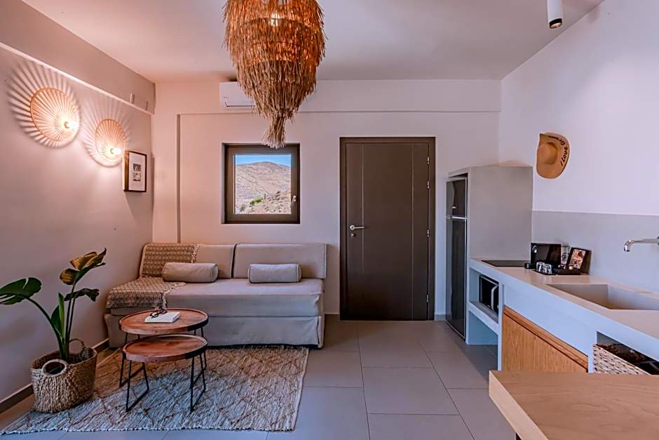 Amal Kythnos Suites