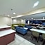 La Quinta Inn & Suites by Wyndham Auburn Worcester
