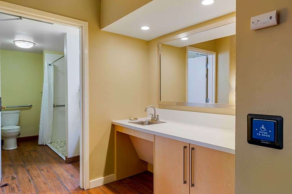 Best Western Plus South Coast Inn