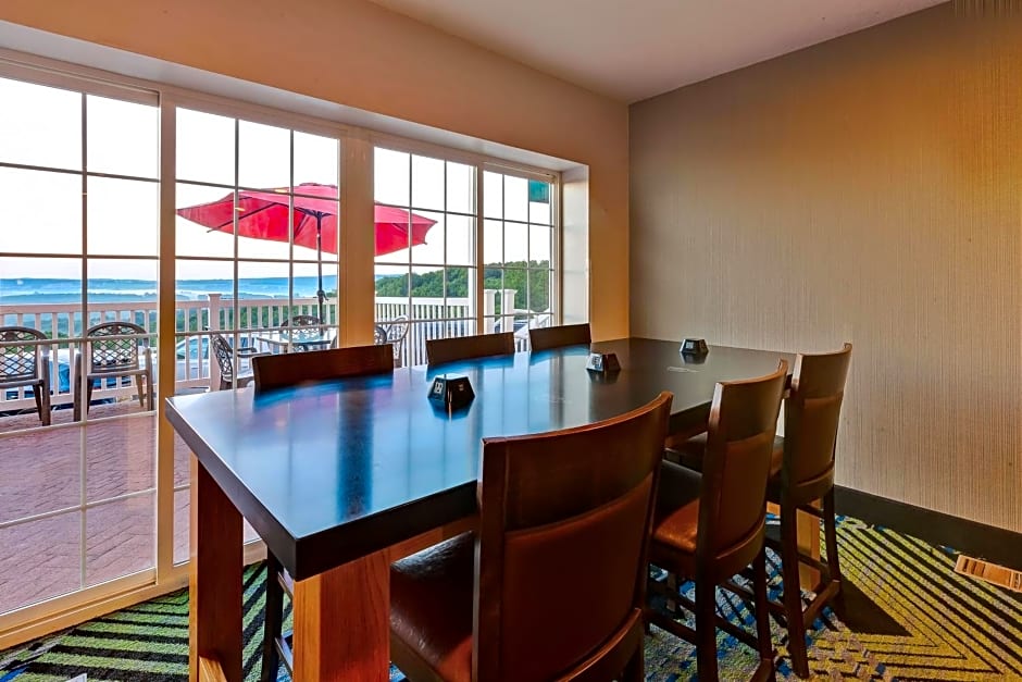 Holiday Inn Express Hotel & Suites Petoskey, an IHG Hotel