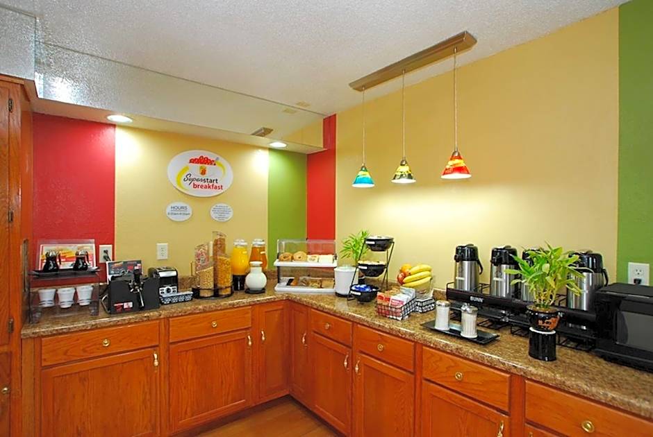 Super 8 by Wyndham Anderson/Clemson Area