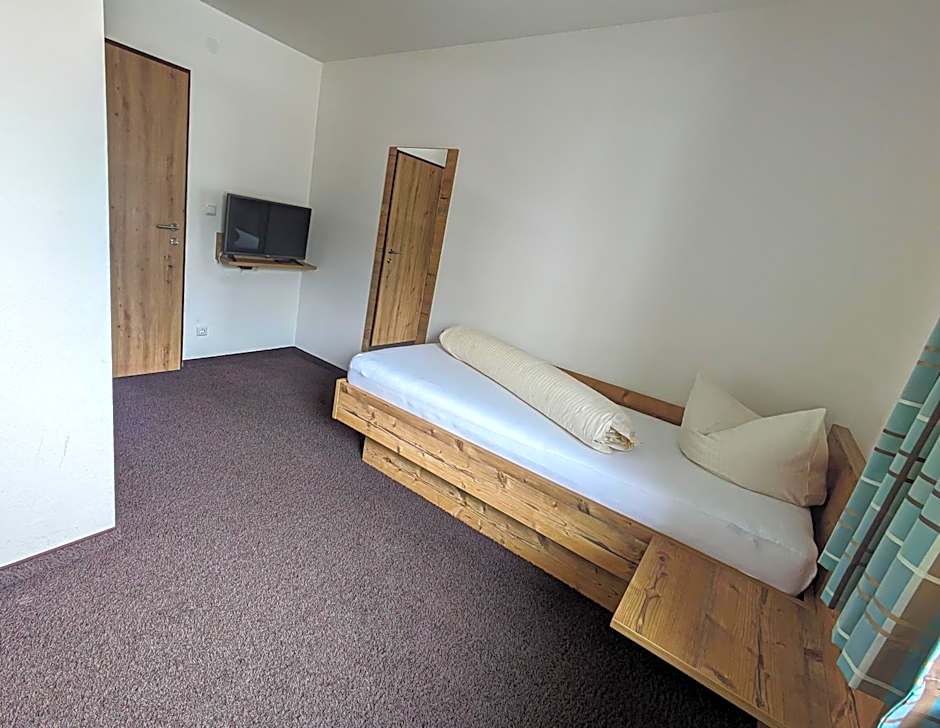 Photo 1 of 3 of Single Room