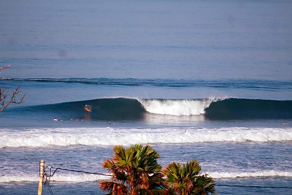 Jungle House - surf & stay