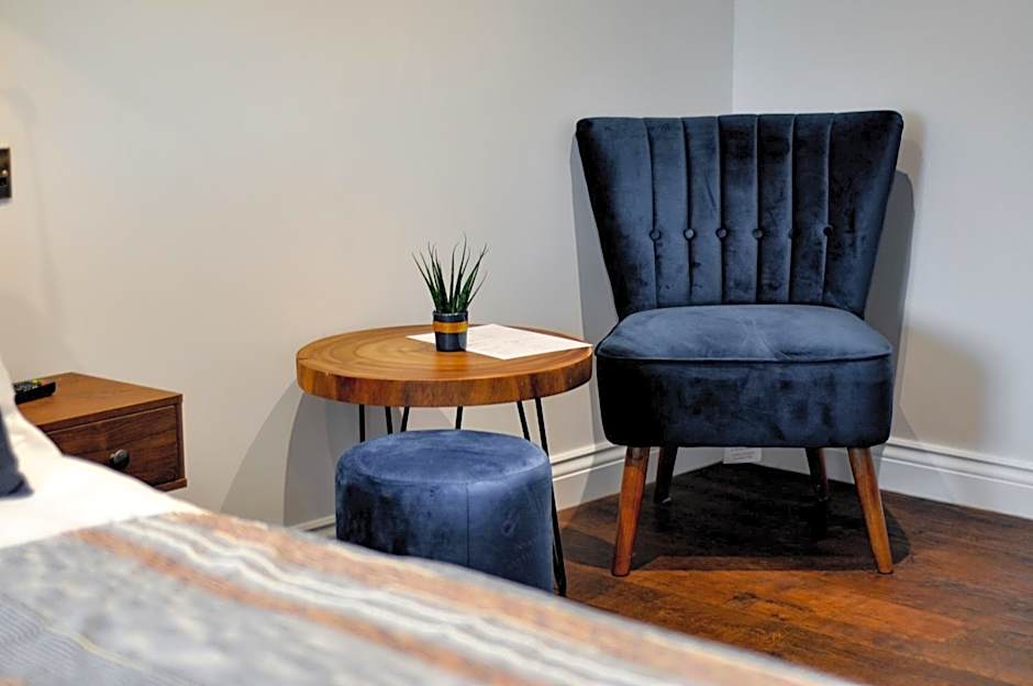 Upstairs at 33 - Self check in boutique accommodation in Worcester Centre