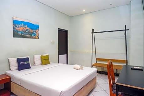 Urbanview Hotel Sayang Makassar