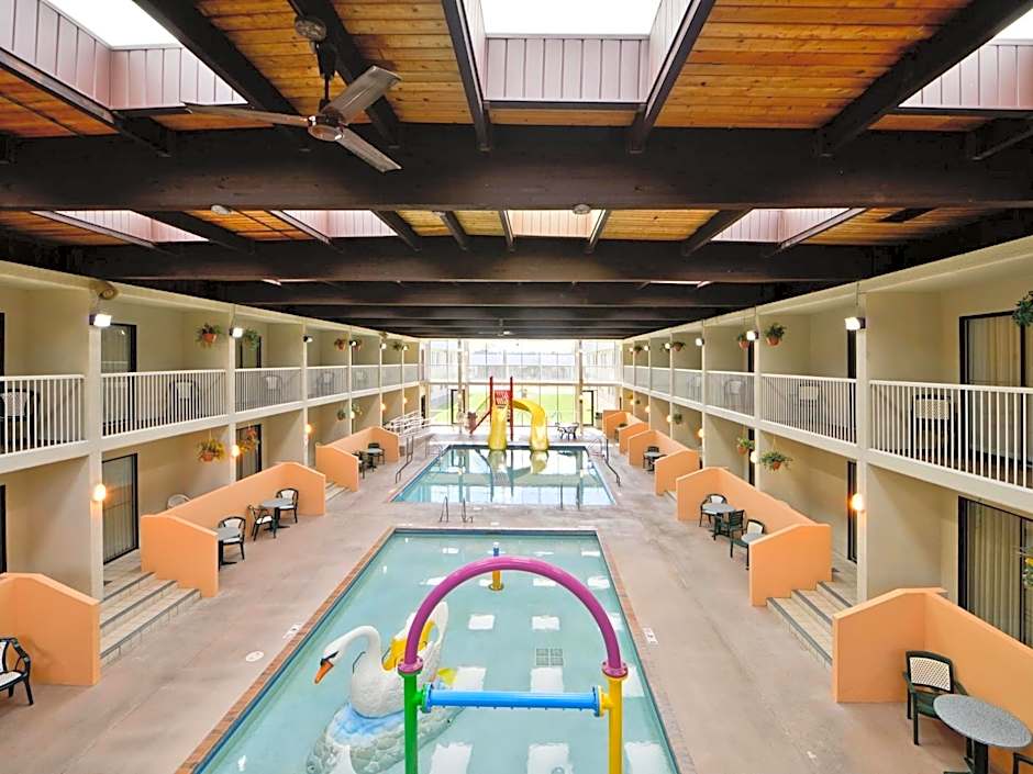Ramada Hotel & Conference Center by Wyndham Plymouth